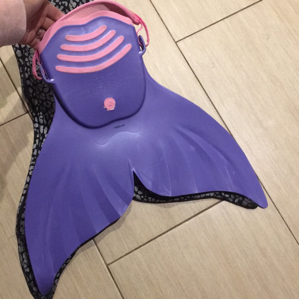 Mermaid “Mono Fin” Tail & custom skin ages 6+ - Picture 5 of 8